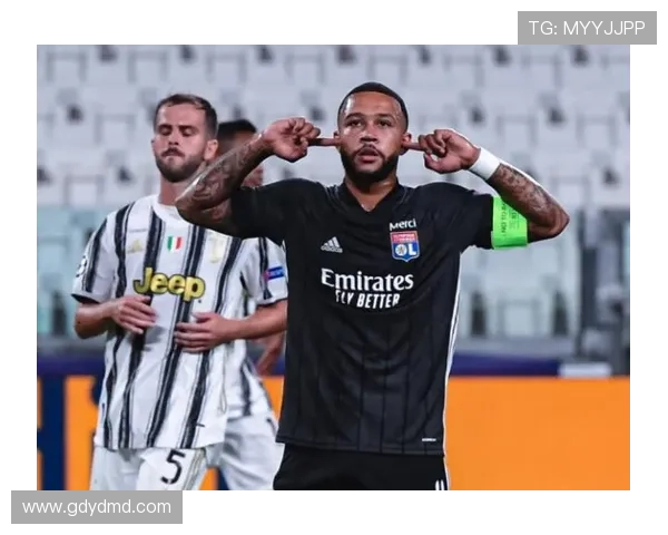 对手拥抱阿超球员嘲讽罚丢勺子点球 对手拥抱阿超球员嘲讽罚丢勺子点球